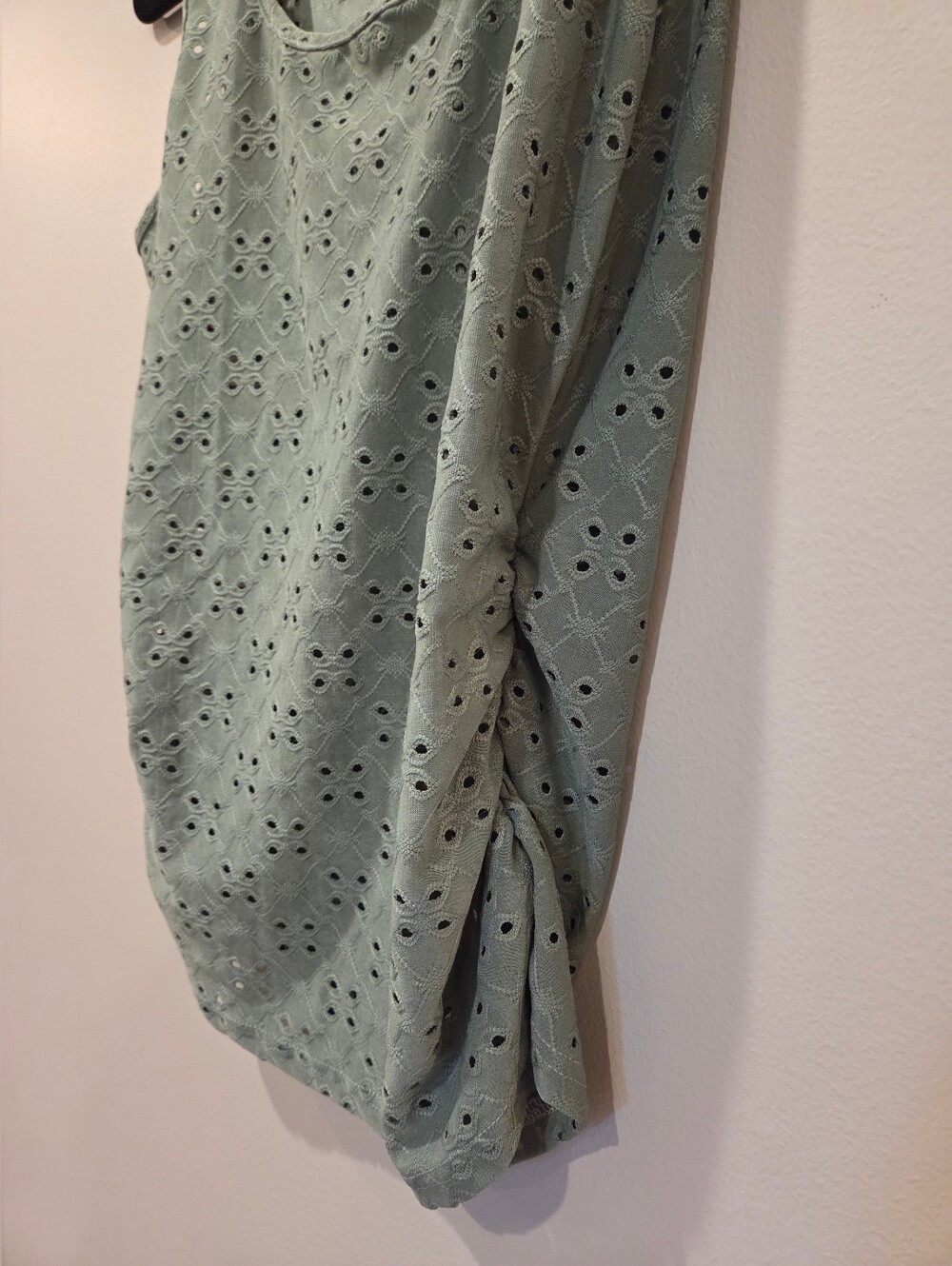 EMERY ROSE Eyelet Embroidery Tank - Picture 2 of 4